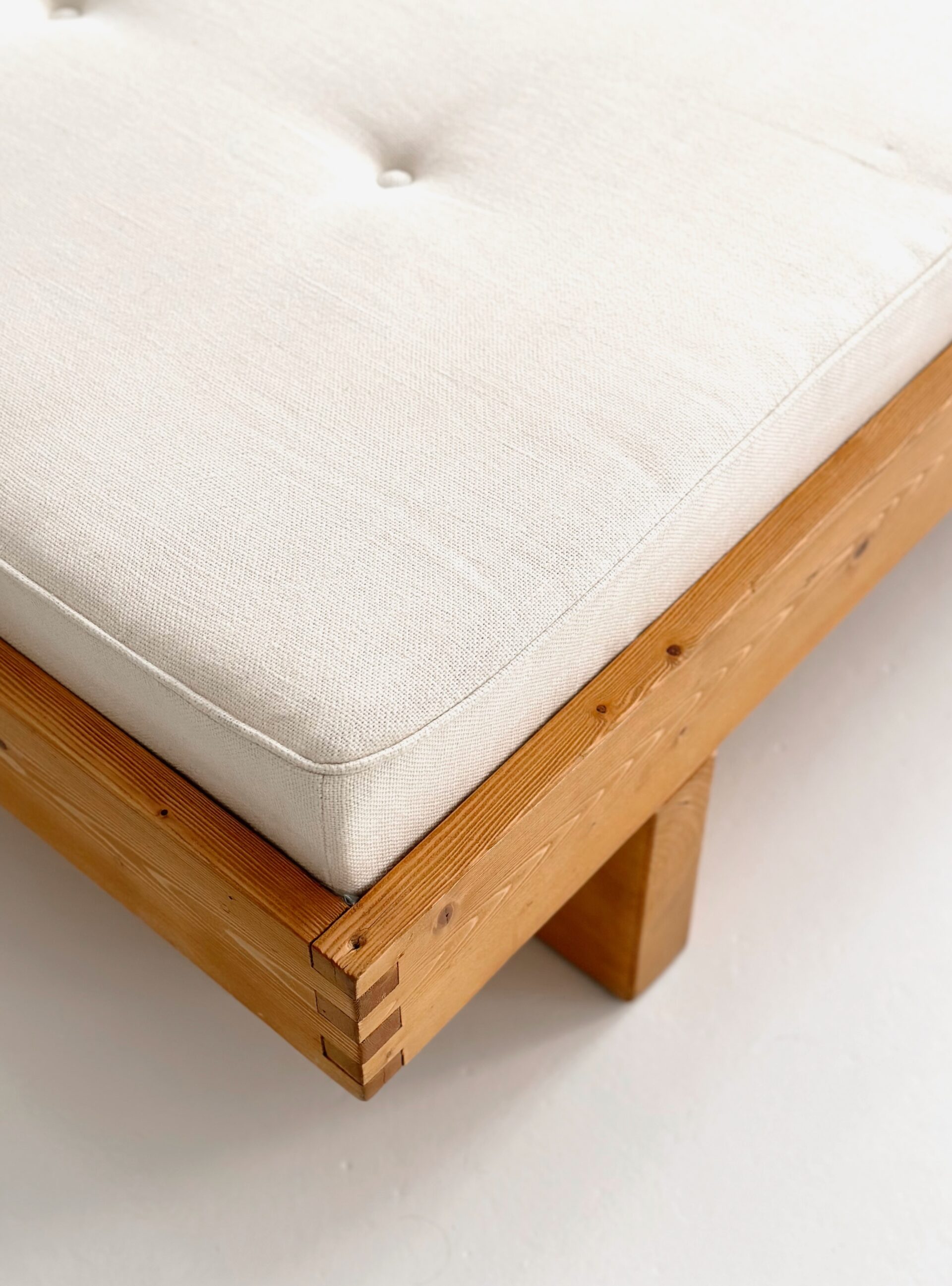 CHARLOTTE PERRIAND LES ARCS DAYBED