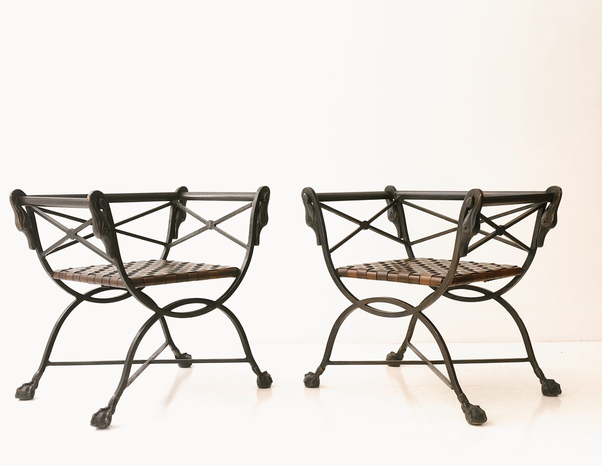 Marcel Coard, pair of “swann“ chairs. Bronze, wrought iron and leather. 55x60x56 cm - circa 1929